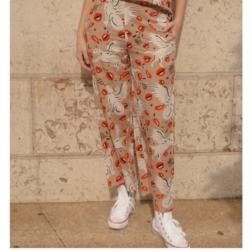 NWT LAS SURENAS Wolf Kisses Beige Pants❤️⚡️